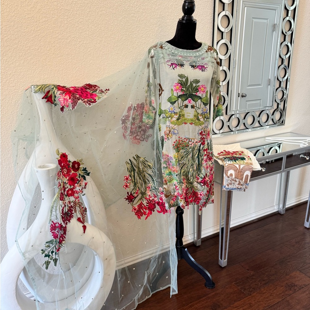 Pakistani/Indian Floral Embroidered cotton shirt and pants with net dupatta. M
